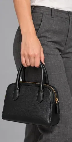 Fashion pose: Handbag detail